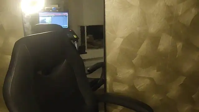 Amanda-JewelzX online show from November 4, 2025, 7:06 pm