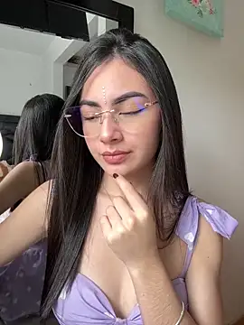 IslaCole online show from October 28, 2025, 6:51 pm