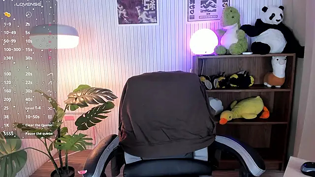 lexirouge   online show from December 5, 2025, 7:45 pm