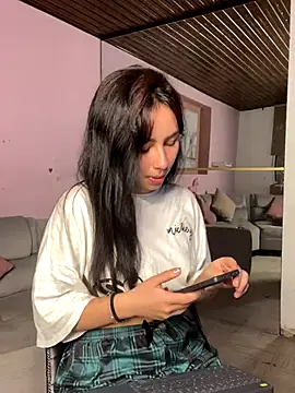 Snapshot of Nexxus_Pink chatting on November 4, 2025, 1:53 am Nexxus Pink online show from November 4, 2025, 1:53 am