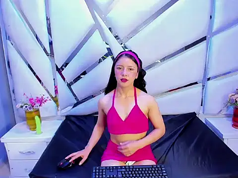 JulietaDiamond online show from November 12, 2025, 7:18 pm