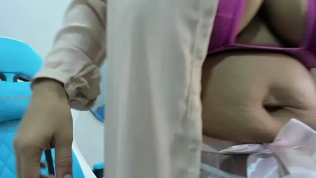 Snapshot of agata18_ chatting on November 21, 2025, 12:26 pm agata18 online show from November 21, 2025, 12:26 pm