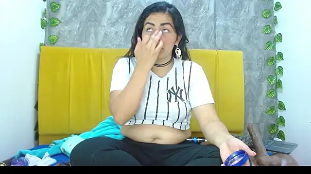 Snapshot of amara_leoncm chatting on November 19, 2025, 3:39 am amara leoncm online show from November 19, 2025, 3:39 am