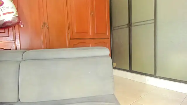 Snapshot of shopy_horny chatting on December 5, 2025, 7:07 am shopy horny online show from December 5, 2025, 7:07 am