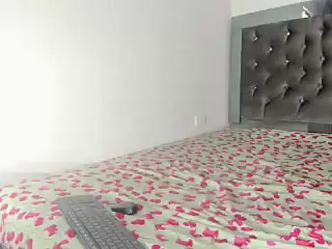 Snapshot of shopy_horny chatting on November 30, 2025, 4:41 pm shopy horny online show from November 30, 2025, 4:41 pm