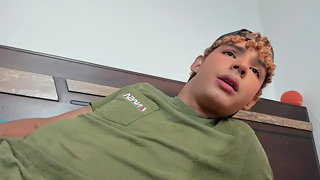 Snapshot of Daark_Eros chatting on November 30, 2025, 7:03 pm Daark Eros online show from November 30, 2025, 7:03 pm