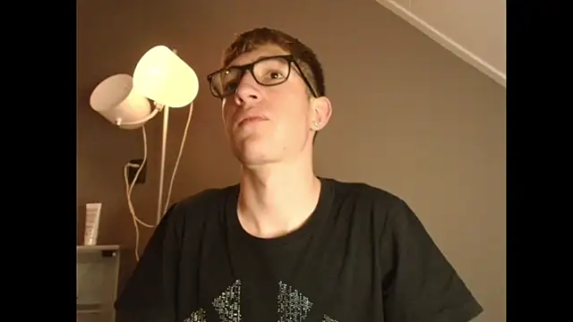 Snapshot of Erick_Taylor3 chatting on December 18, 2025, 8:12 pm Erick Taylor3 online show from December 18, 2025, 8:12 pm