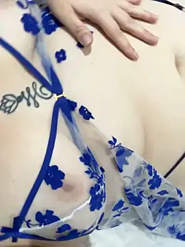 Rheetnena1 online show from February 12, 2026, 12:43 am