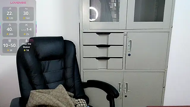 Ella-61 online show from October 28, 2025, 12:11 am