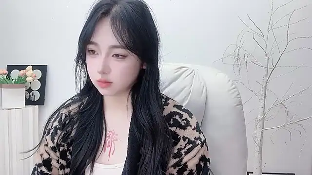 Love-hanzaizai718 online show from December 21, 2025, 4:08 pm