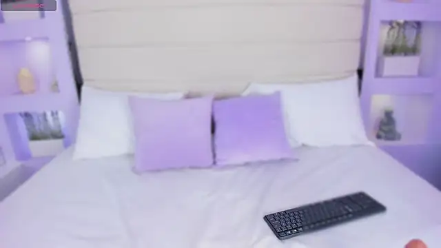 AmyColman  online show from February 7, 2026, 12:24 pm