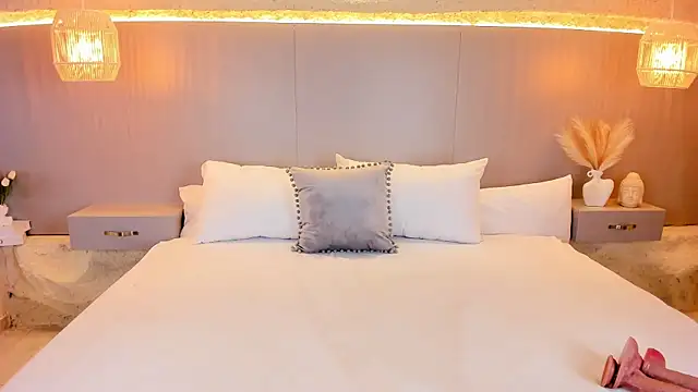 AmyColman  online show from March 21, 2026, 11:58 am