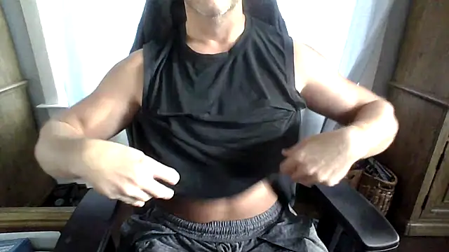 Snapshot of 45andfit1 chatting on December 1, 2025, 2:07 pm 45andfit1 online show from December 1, 2025, 2:07 pm