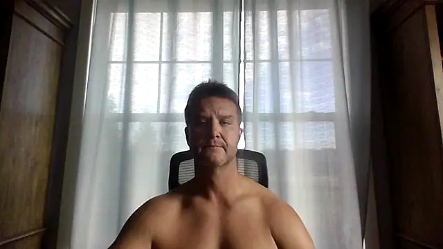 Snapshot of 45andfit1 chatting on November 10, 2025, 4:12 pm 45andfit1 online show from November 10, 2025, 4:12 pm