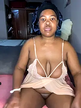 SweetCandy84 online show from November 13, 2025, 3:21 am