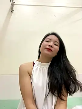 Bee Yellow00 online show from November 26, 2025, 4:34 am