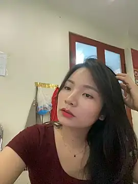 Snapshot of Bee_Yellow00 chatting on July 21, 2026, 4:25 am Bee Yellow00 online show from July 21, 2026, 4:25 am