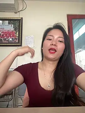 Bee Yellow00 online show from March 28, 2026, 2:56 am