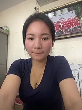 Bee Yellow00 online show from April 2, 2026, 2:08 am