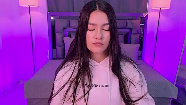 Bella Clark2 online show from March 31, 2026, 1:35 pm