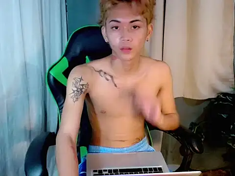 AsianCuteGuy21 online show from February 5, 2026, 2:02 pm