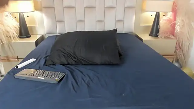 Snapshot of MaroxCute chatting on November 14, 2025, 5:05 pm MaroxCute online show from November 14, 2025, 5:05 pm