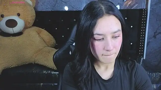 Snapshot of Aleja05_b chatting on November 25, 2025, 9:59 pm Aleja05 b online show from November 25, 2025, 9:59 pm