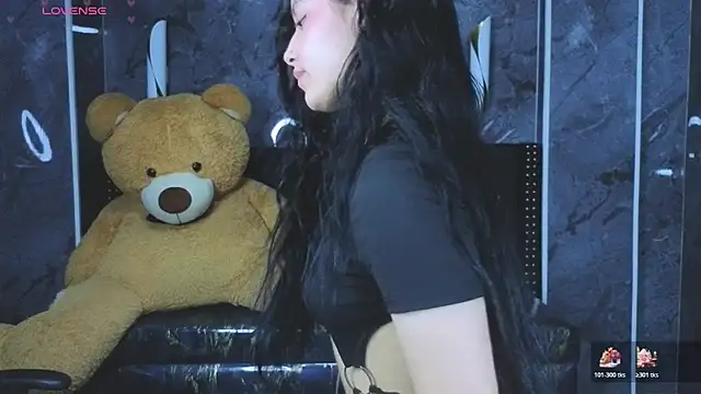 Snapshot of Aleja05_b chatting on December 14, 2025, 3:17 pm Aleja05 b online show from December 14, 2025, 3:17 pm