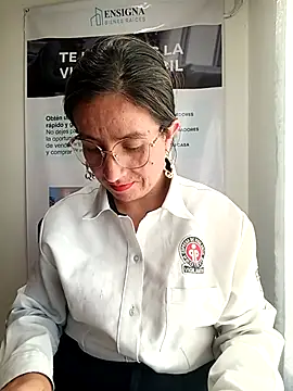 Snapshot of Valentina--1 chatting on May 15, 2026, 10:30 pm Valentina--1 online show from May 15, 2026, 10:30 pm