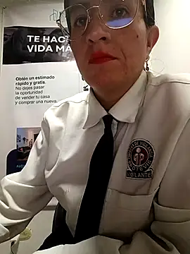 Snapshot of Valentina--1 chatting on April 18, 2026, 10:17 am Valentina--1 online show from April 18, 2026, 10:17 am