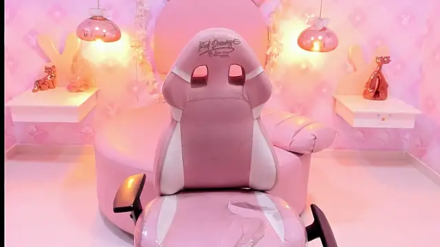 Snapshot of SofhiCute chatting on December 17, 2025, 1:38 pm SofhiCute online show from December 17, 2025, 1:38 pm