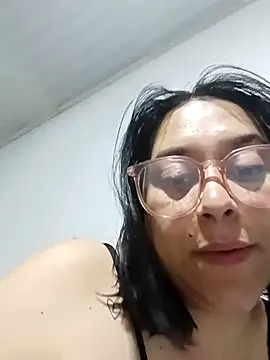 Snapshot of Caroline-17 chatting on October 30, 2025, 1:37 am Caroline-17 online show from October 30, 2025, 1:37 am