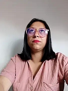 Snapshot of Caroline-17 chatting on December 3, 2025, 6:51 pm Caroline-17 online show from December 3, 2025, 6:51 pm