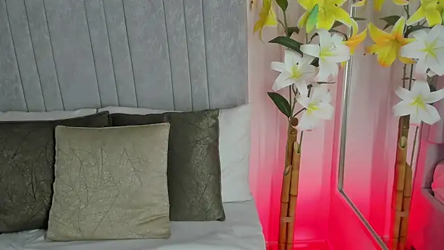 Snapshot of VioletteStarr chatting on November 1, 2025, 1:38 pm VioletteStarr online show from November 1, 2025, 1:38 pm