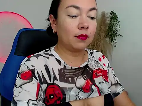 Yadis hot online show from December 1, 2025, 10:21 pm