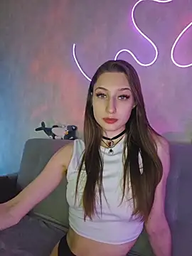 Emma Wilsons online show from December 5, 2025, 3:43 pm