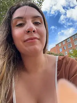 Snapshot of sarah_honey__ chatting on May 18, 2026, 4:34 pm sarah honey online show from May 18, 2026, 4:34 pm