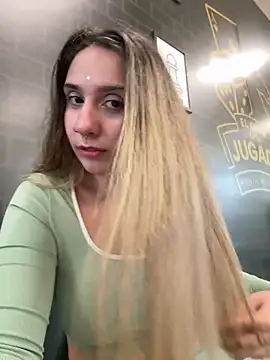 Snapshot of sarah_honey__ chatting on May 20, 2026, 2:36 pm sarah honey online show from May 20, 2026, 2:36 pm
