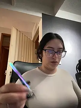 Kloe Novoa online show from February 11, 2026, 1:33 pm