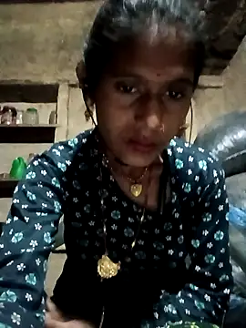 QRANSEXI online show from November 18, 2025, 9:51 pm