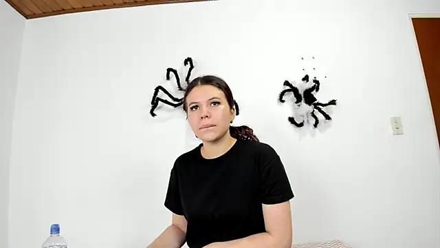 Vanessa Martinz online show from November 2, 2025, 12:32 pm