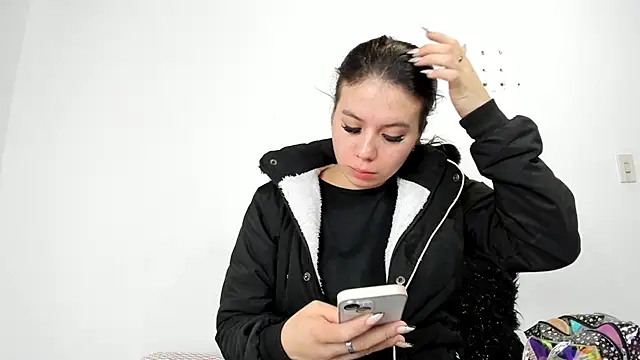 Vanessa Martinz online show from October 28, 2025, 12:04 pm