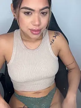 Snapshot of Alanna-foxx chatting on November 20, 2025, 9:47 pm Alanna-foxx online show from November 20, 2025, 9:47 pm