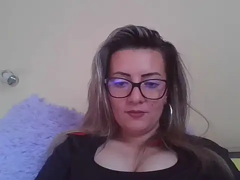 blondinaali online show from October 28, 2025, 11:53 am