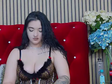 Snapshot of LaraBloom chatting on November 21, 2025, 7:46 pm LaraBloom online show from November 21, 2025, 7:46 pm