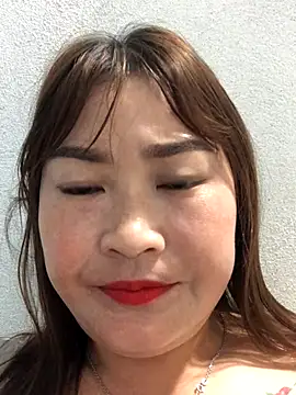 Snapshot of bombom1x chatting on October 26, 2025, 5:57 pm bombom1x online show from October 26, 2025, 5:57 pm