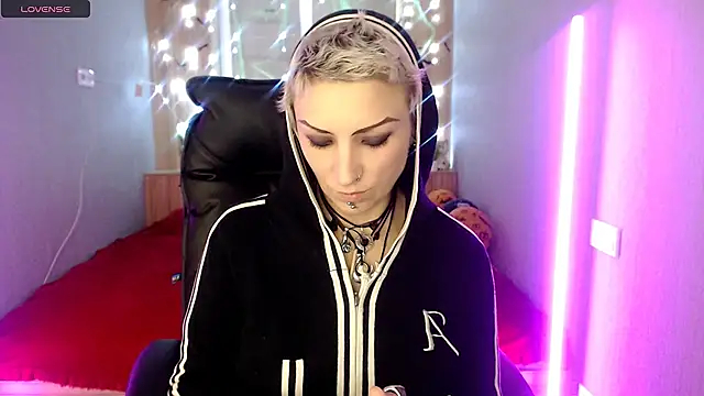 Snapshot of Sweet-n-Strong chatting on November 20, 2025, 12:39 pm Sweet-n-Strong online show from November 20, 2025, 12:39 pm