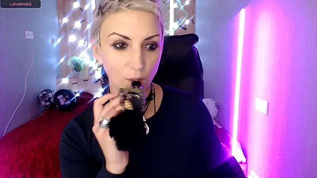 Snapshot of Sweet-n-Strong chatting on November 8, 2025, 11:25 am Sweet-n-Strong online show from November 8, 2025, 11:25 am