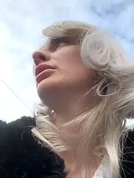 Snapshot of blondegirlx chatting on November 8, 2025, 12:52 pm blondegirlx online show from November 8, 2025, 12:52 pm