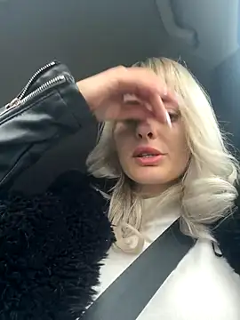 Snapshot of blondegirlx chatting on November 12, 2025, 9:46 am blondegirlx online show from November 12, 2025, 9:46 am